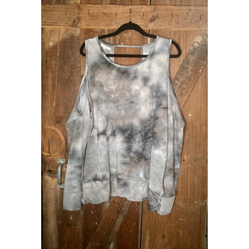 Cold Shoulder Sweater✨